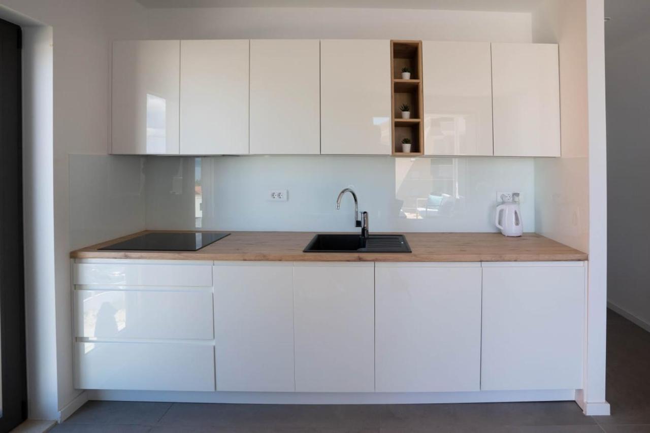 Apartmani Lara Baska Voda Luaran gambar