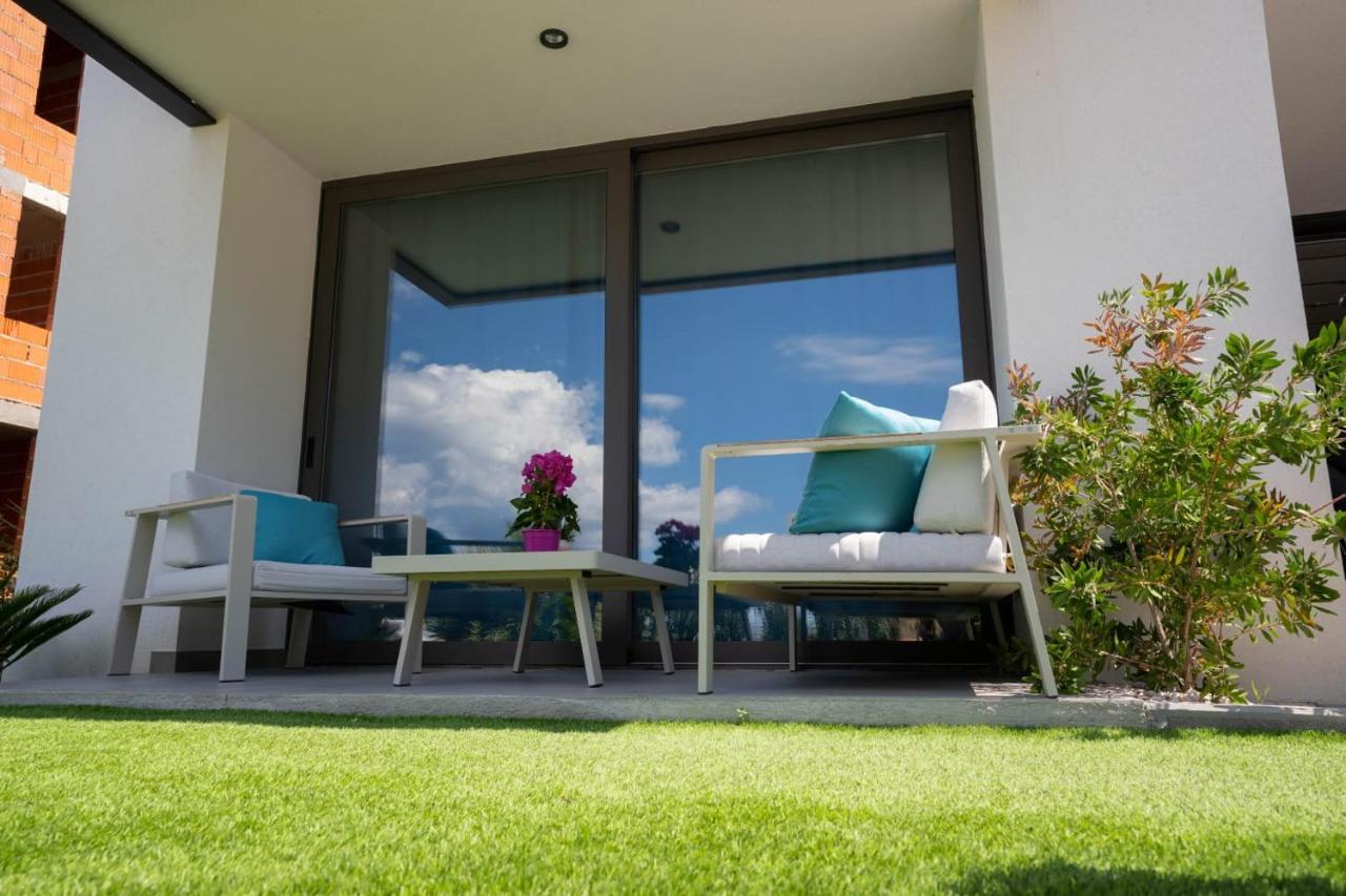 Apartmani Lara Baska Voda Luaran gambar
